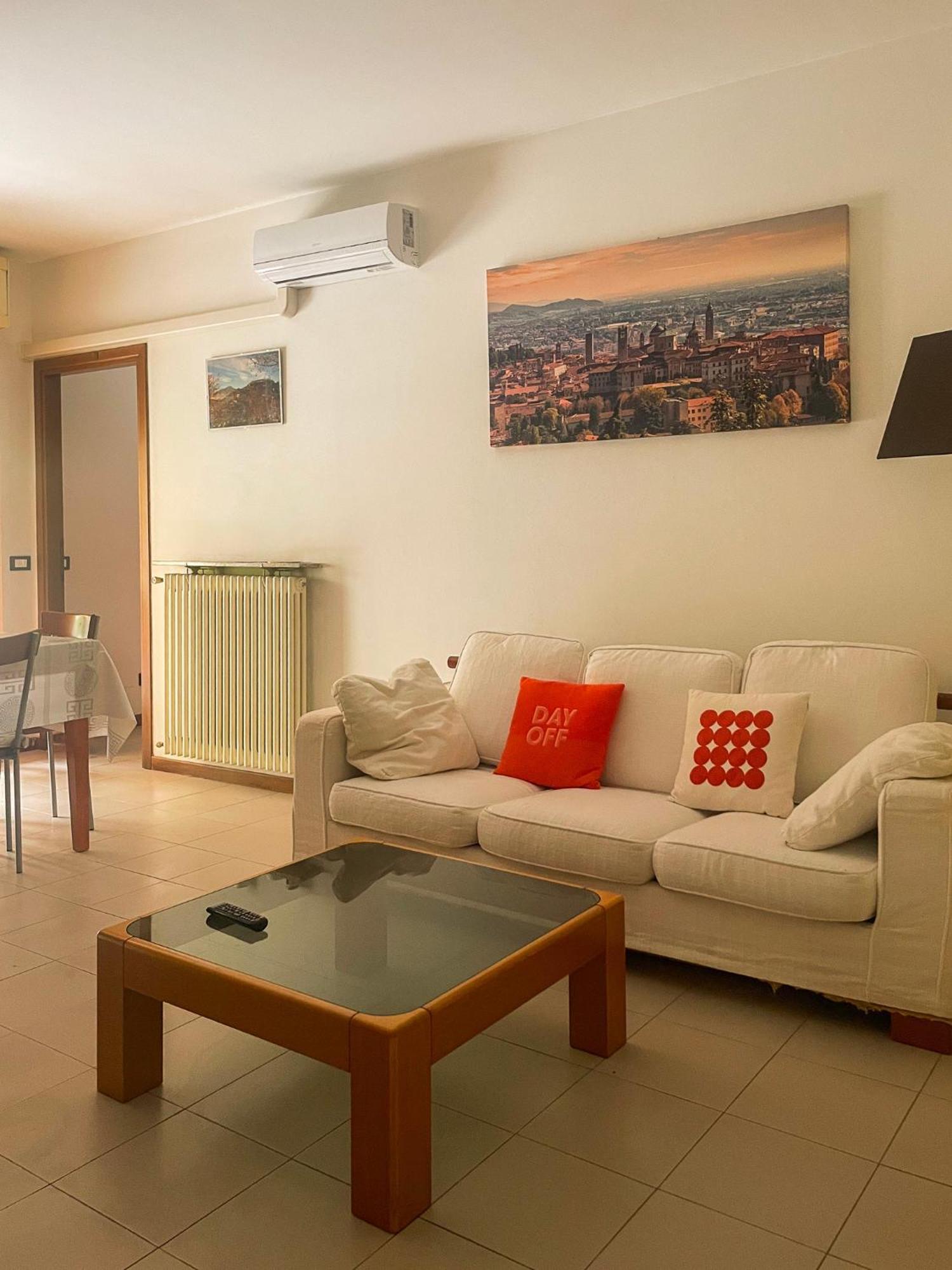 Appartamento Three Towers แบร์กาโม ภายนอก รูปภาพ